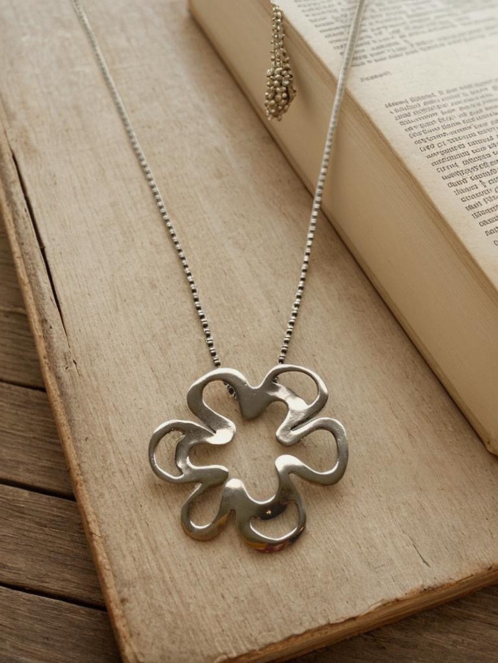 Silpada Sterling  Floral  Pendant Necklace 
N1347. 16.6 inched - Picture 7 of 8